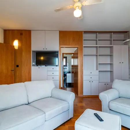 Robert By Interhome 特罗吉尔