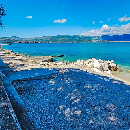 Robert By Interhome 度假居 *